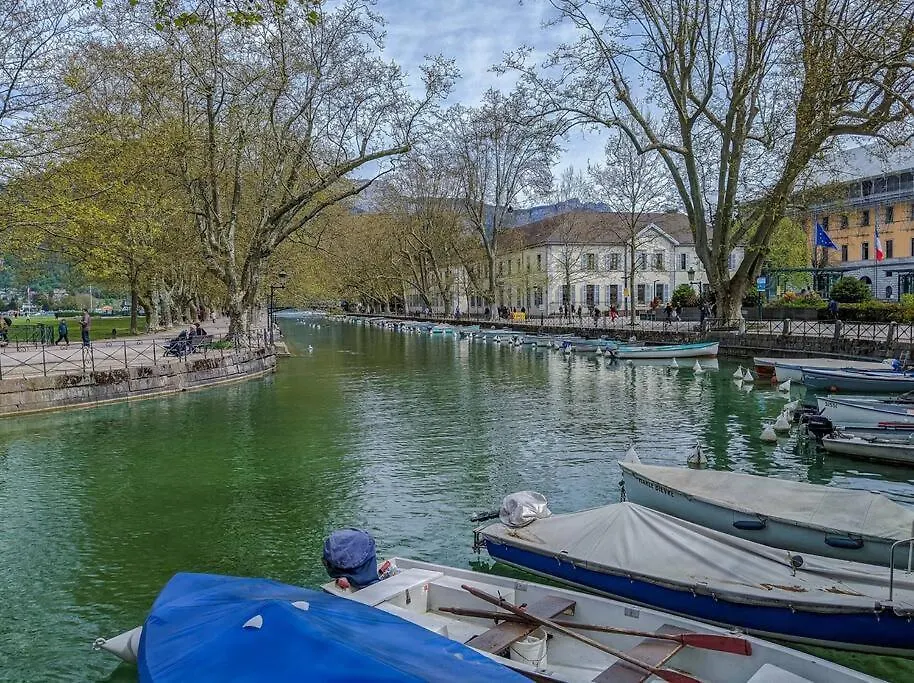 Apartment L'Instant Paquier 3 Etoiles - Vieille Ville, Face Au Lac, 6 Personnes Annecy France